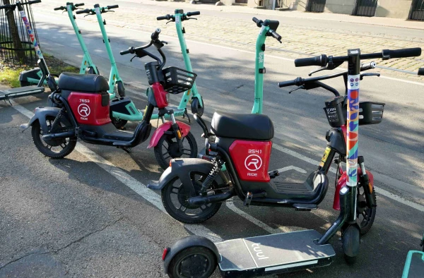 Owners of blood-red electric scooters do not want to pay a fine of 10,000 euros