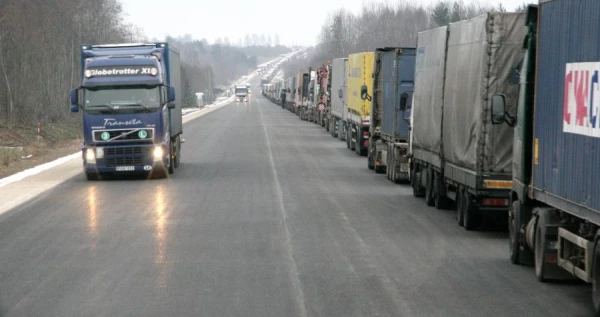 Games in Border Closure: 5,000 Lithuanian Trucks Stuck in Belarus