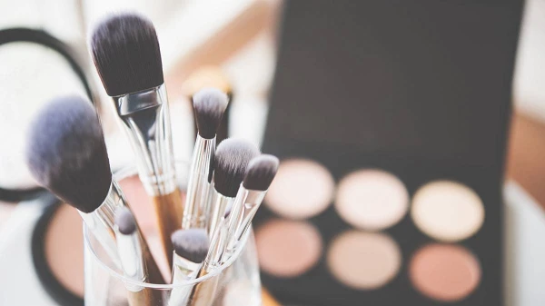 The Perfect Makeup After 40: Why a Brush is More Important than a Sponge and Fingers