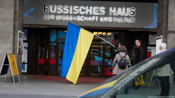 Украинские пикетчики протестуют.