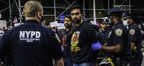 Во время политической карьеры Мамдани неоднократно задерживали.