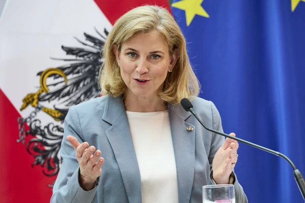 Министр иностранных дел Австрии Беате Майнль-Райзингер.