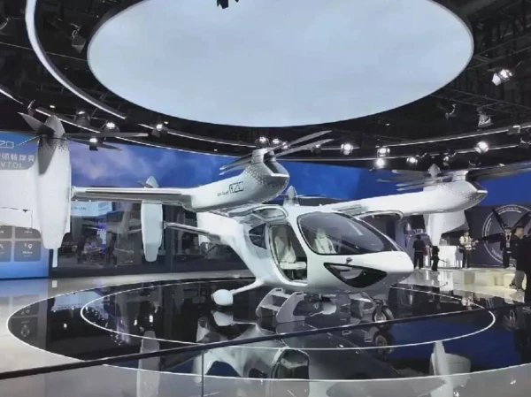 Коптер выглядит весьма футуристически.