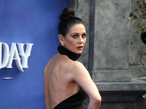 Она похожа на Джокера.