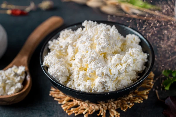 How to Eat Cottage Cheese Without Harming Your Health