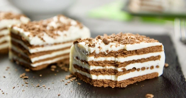 No-Bake Zebra Cake: Only Cookies and Custard Needed