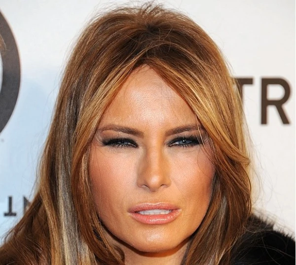 Супруга президента США является иконой стиля.