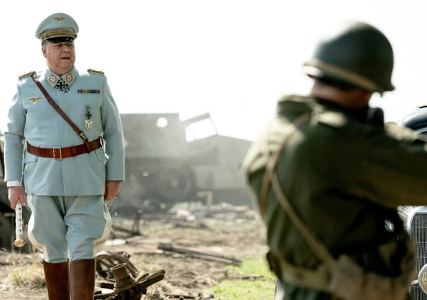 Сыграл второго человека в Рейхе.