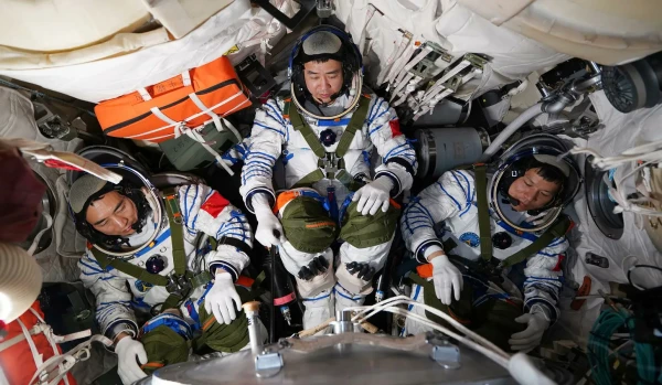 Three Chinese Astronauts Return to Earth