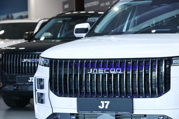 Owners of Chinese Cars Complained About the Appearance of Strange Stains