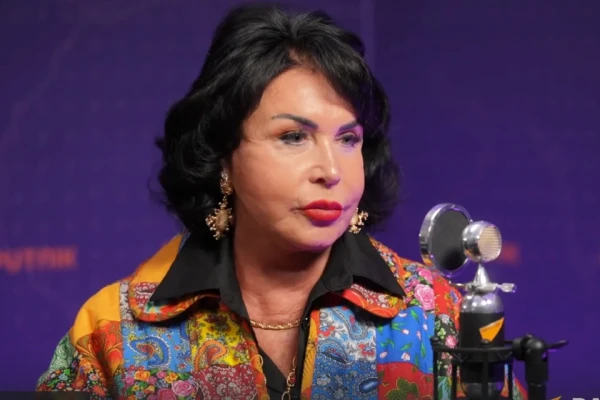 Народная певица от скромности не умрет.