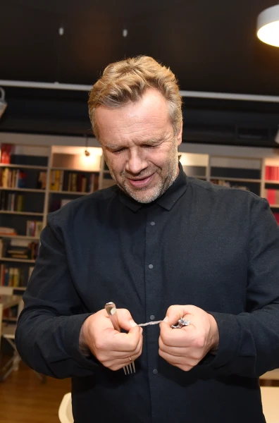 If we punish for the Russian language, will they start to love our country?