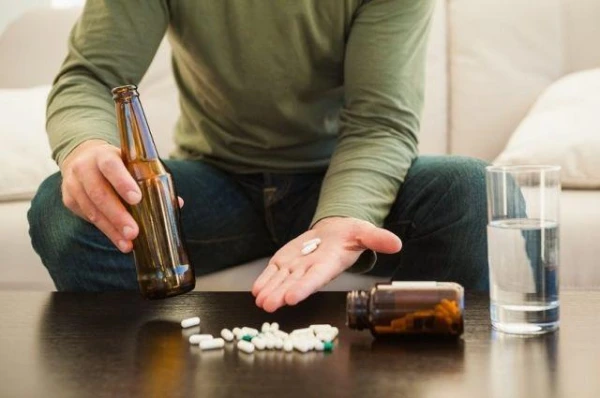 Is it really dangerous to combine antibiotics and alcohol?