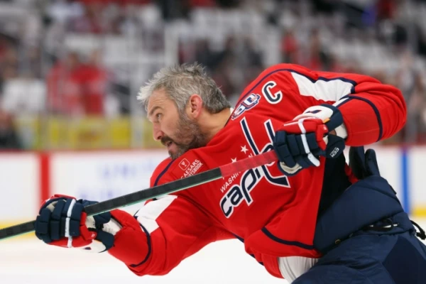 NHL. Alexander Ovechkin Breaks Gordie Howe and Jaromir Jagr's Records