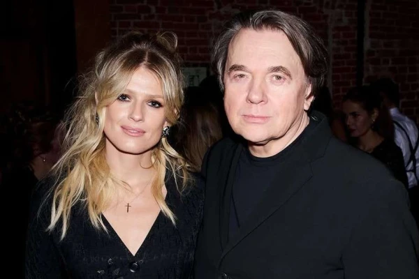 Супруг оказался под всеми возможными санкциями.