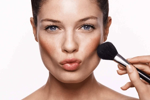 Blushing Cheeks: How to Apply Blush Correctly Without Making People Laugh