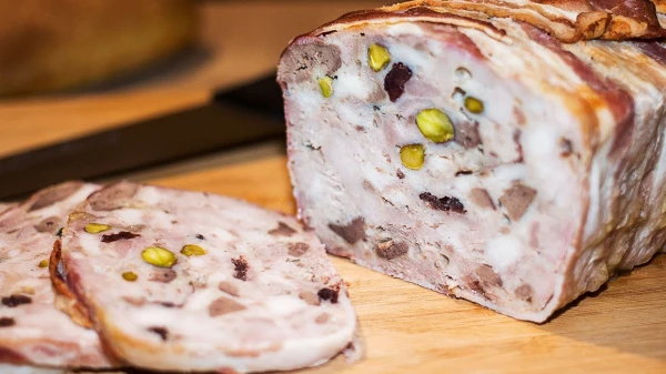 Even a Beginner Can Handle It: Preparing Chicken Terrine with Cashews