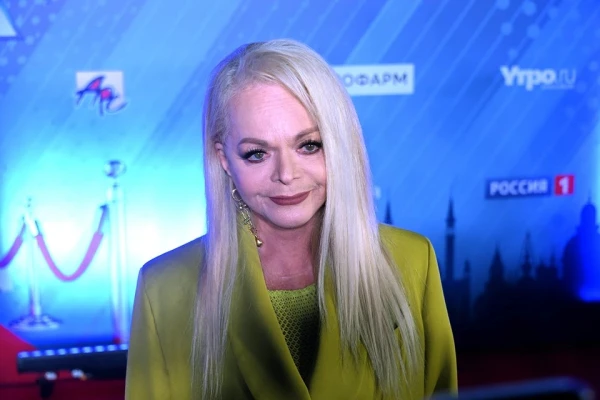 Звезда попалась на удочку жуликов.