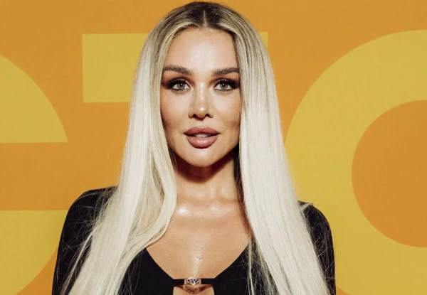 Очаровательная Анна.