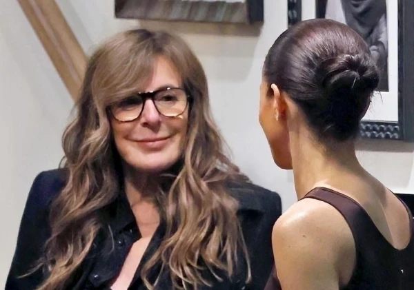 Богатая американка покровительствует опальным отпрыскам британской монархии.