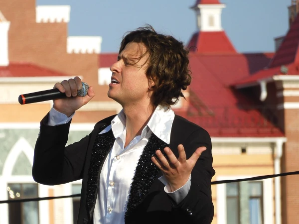 Популярный исполнитель тяжело переживал трагедию семьи.