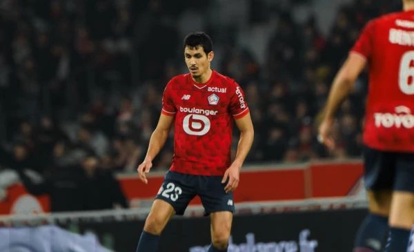 French Championship. Lille defeated Paris in a match with six goals