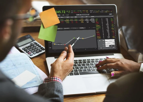 Experts Who Predicted the 2008 Crisis Warn: Something Unprecedented Is Coming