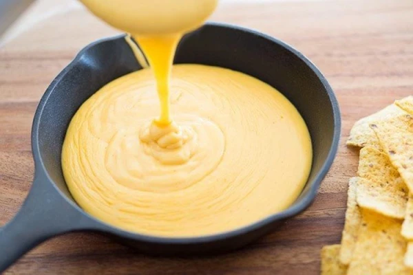 Homemade Cheese Sauce: A Versatile Dish That Pairs Perfectly with Meat and Vegetables