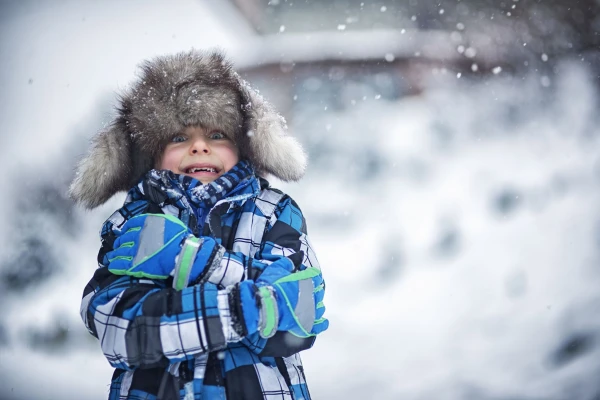 How to Protect a Child from the Cold: Signs, Measures, and Helpful Tips