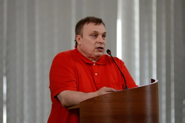 Не так давно сам Андрей Александрович пытался отсудить крупные суммы.