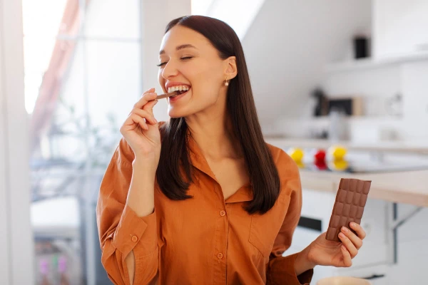 I Want Chocolate! Psychologist Explains Why We Crave Sweets During Stress