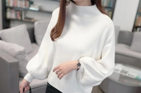 Can a sweater made of synthetic materials keep you warm?