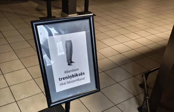 Club in Jelgava Limits Visitors in Sweatpants and Received a Sharp Backlash