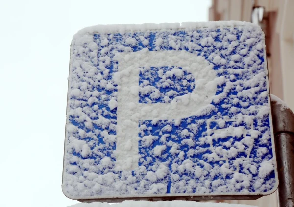 Parking in the Center - 25 euros per hour. For officials - former prime minister