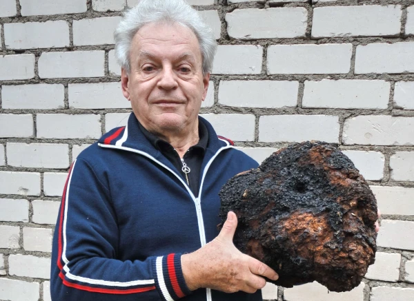 Ваш автор с трудом держит весомую добычу. Фото автора.