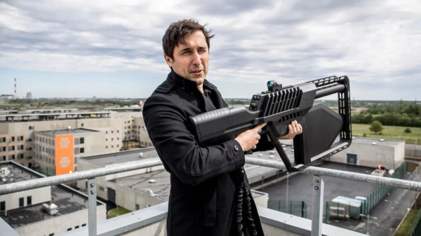 Господин Ворник со своим чудо-ружьем.