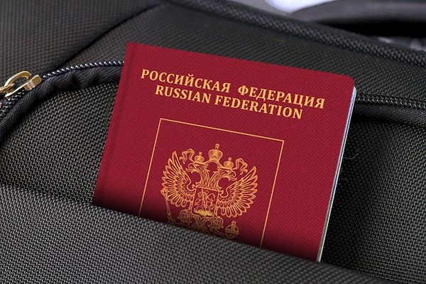 Almost minus 15%: Russians are quickly losing permanent residence permits in Latvia