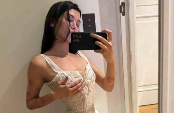 Юная Кикнадзе акцентирует свои достоинства.