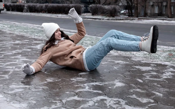 How to Fall on Ice Properly to Avoid Fractures - Tips from an Orthopedic Surgeon