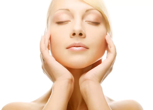 How to Keep Your Skin Clean and Healthy: 5 Tips Against Acne