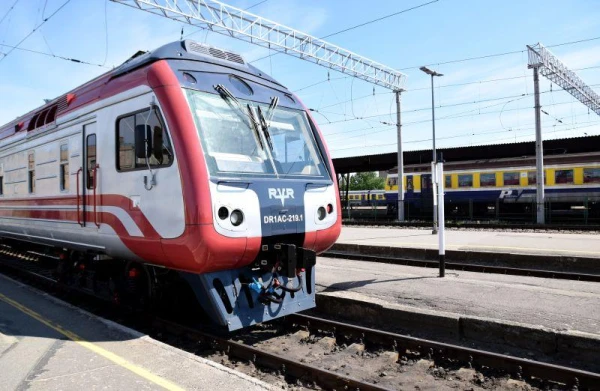 Due to the icing of contact networks, diesel trains are being deployed instead of electric ones