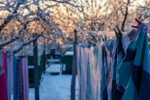 Hanging Bed Linen in the Frost: Does It Work?