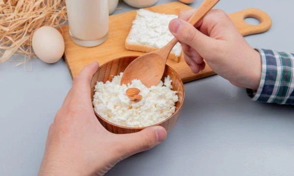 The Benefits and Harms of Cottage Cheese