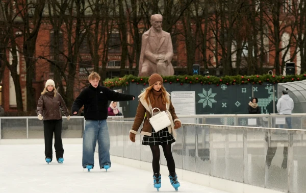 A Public Ice Rink Will Open on the Esplanade