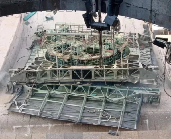 27 ноября кабина технического обслуживания была перемещена под стартовый стол, но предварительное расследование показало, что, либо она не была надежно закреплена в нише, либо замки, удерживавшие ее в фиксированном положении, не выдержали нагрузки. В результате кабина обрушилась вниз с высоты 20 метров.