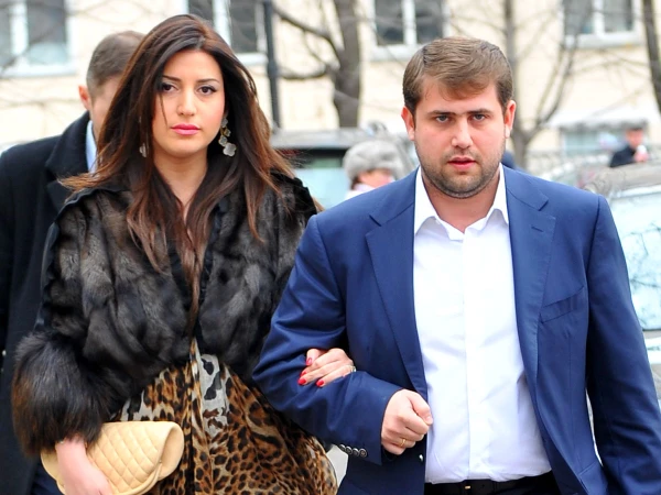 Господин Шор излучает уверенность в себе.