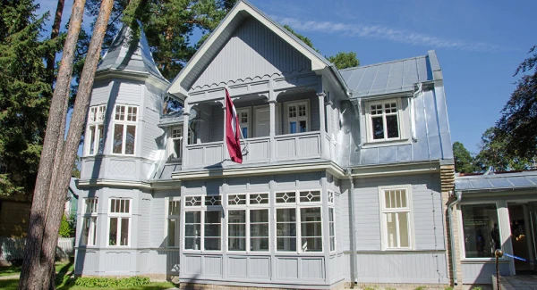 Gita Sprince's Exhibition 'Fusion' Reveals the Dialogue Between Ecofeminism and Aspazija's Poetry