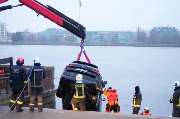 I Don’t Believe in Suicide”: A Car Was Pulled from the Bottom of the Daugava in Riga