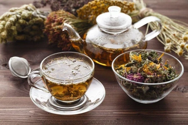 7 Herbs for Tea That Benefit Health