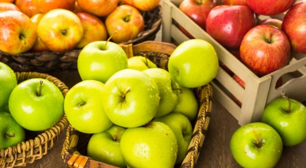 Which apples are more beneficial: green, red, or yellow?